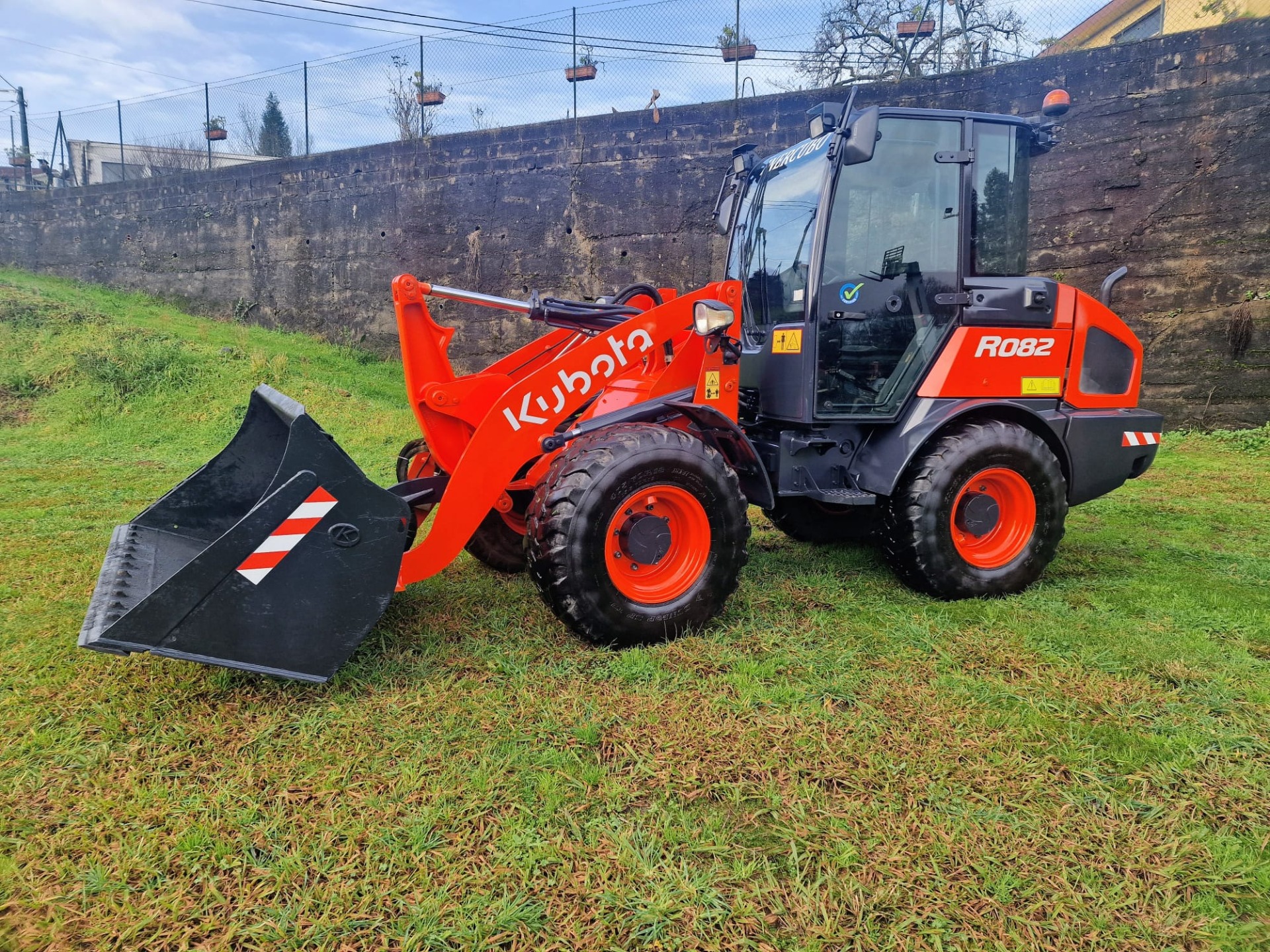 Kubota R082